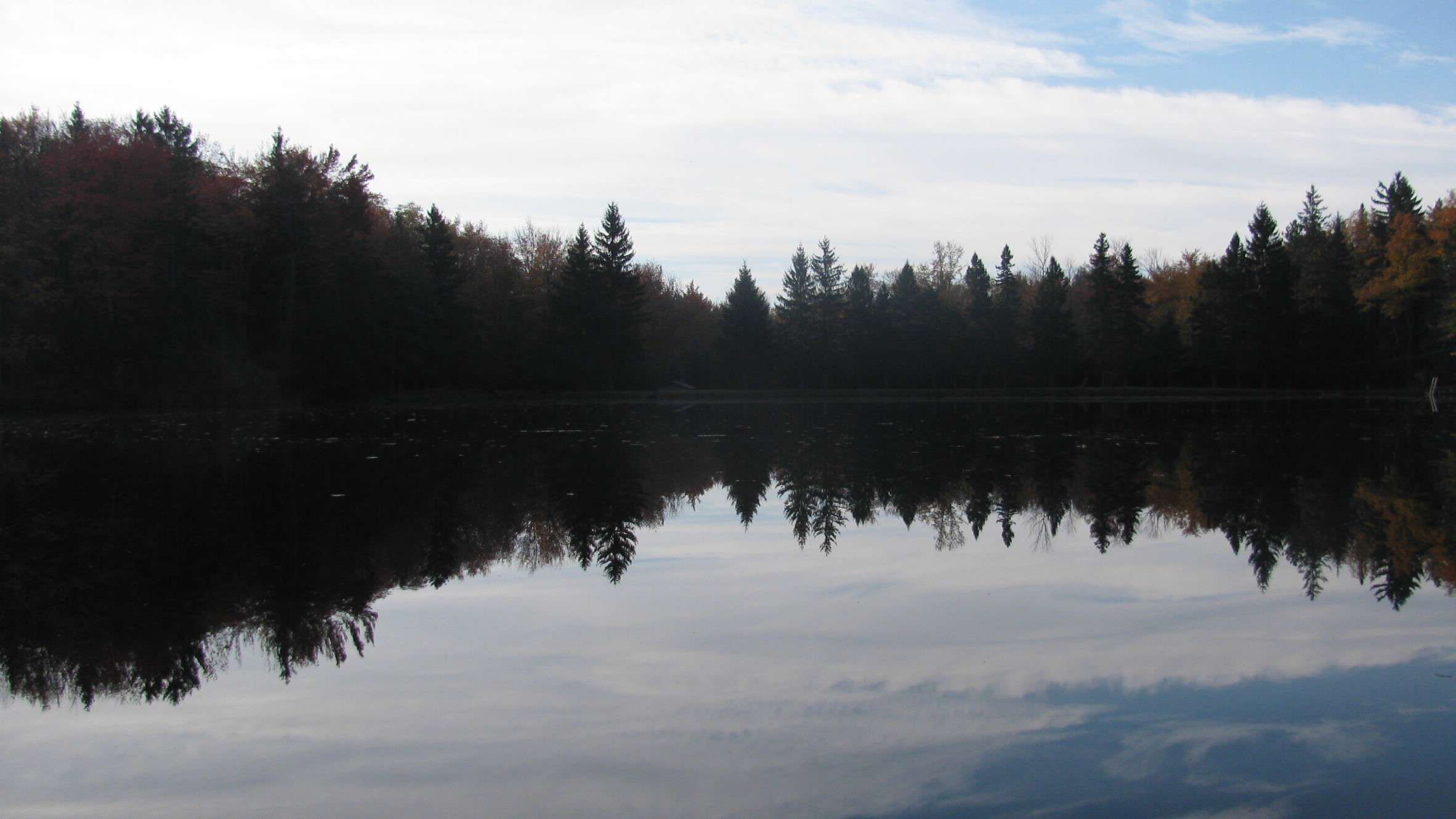 Unspoiled Horizon and Mirror Lake